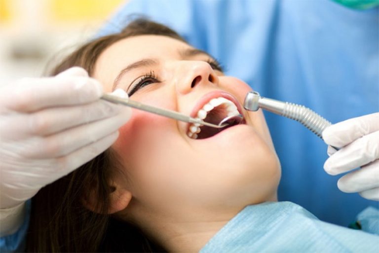 Lấy cao răng định kỳ sẽ giúp duy trì sức khỏe răng miệng